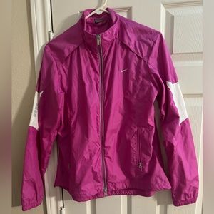 Nike Women’s Fuchsia Windbreaker!